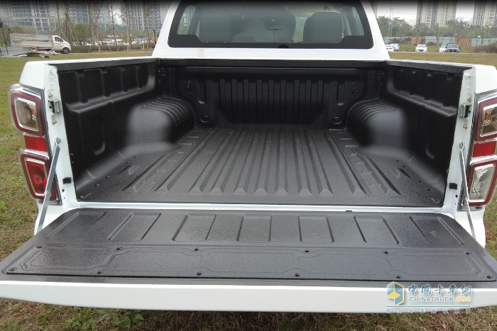 皮卡界“精致硬漢”上線！慶鈴五十鈴T30探險(xiǎn)家高能進(jìn)階