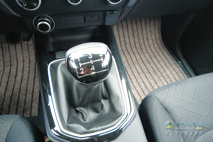 皮卡界“精致硬漢”上線！慶鈴五十鈴T30探險(xiǎn)家高能進(jìn)階