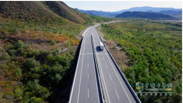 完成國(guó)內(nèi)首次端到端智駕大模型路測(cè)，千掛科技實(shí)現(xiàn)「彎道超車」