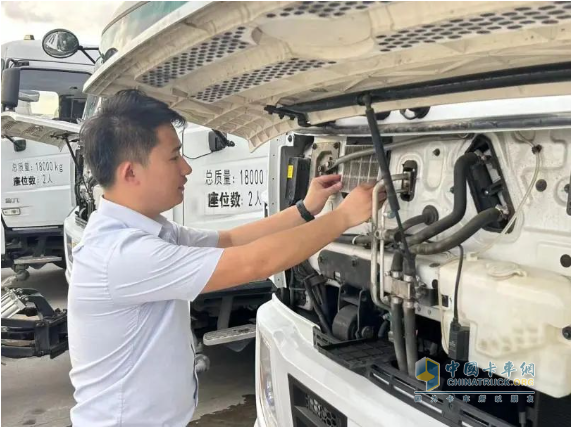 環(huán)衛(wèi)科普：環(huán)衛(wèi)車輛秋季“養(yǎng)生”攻略早知道！