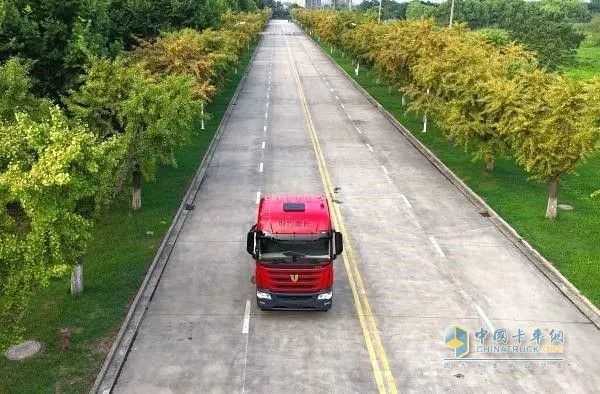 金麒麟34.56萬!重卡大馬力燃?xì)廛囃跽摺皟r”臨！