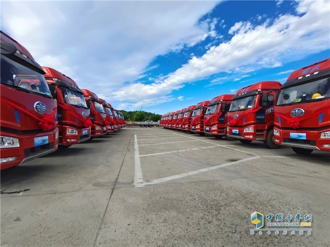 2024年8月主流重卡大單PK 誰更搶眼？