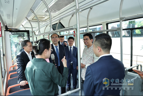 馬達(dá)加斯加總統(tǒng)拉喬利納一行參觀福田汽車