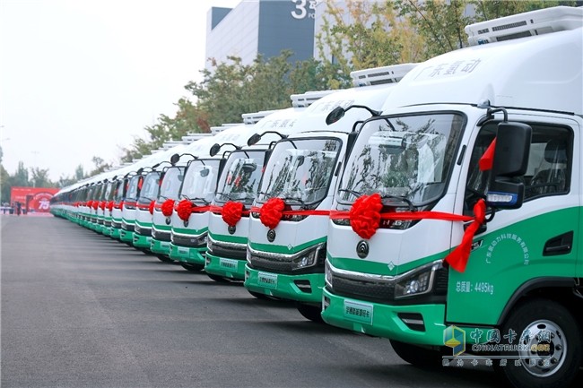 國內(nèi)單批次最大！宇通230臺氫燃料輕卡交付260臺戰(zhàn)略簽約