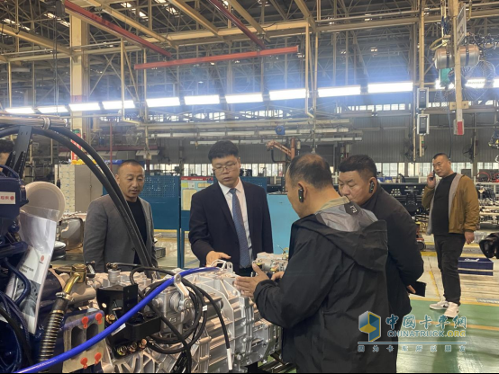 鞍山經(jīng)銷商及客戶奔赴運城，共鑒大運產(chǎn)品卓越制造