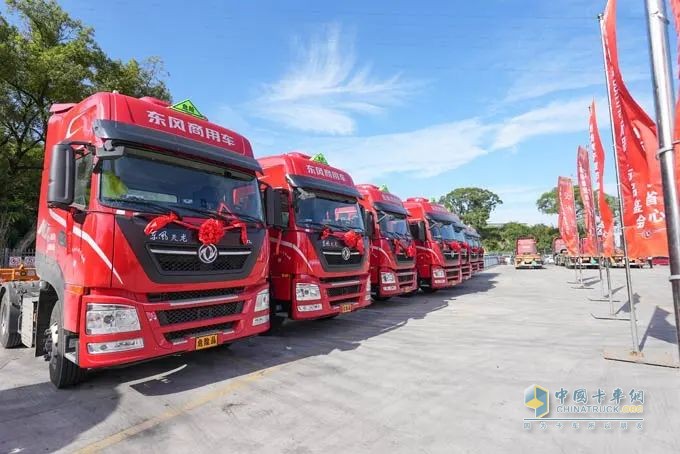 53輛龍擎AMT危化牽引車(chē)交付寧波客戶