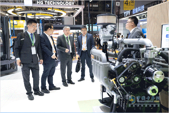 滿懷“七”待！山東重工海外品牌七赴進博會