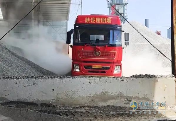 可靠優(yōu)先，服務到位，王老板說：砂石料選車認準這兩點！