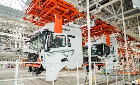 商用車市場收獲“金色十月” 解放、重汽中重卡單月銷量1.7萬+