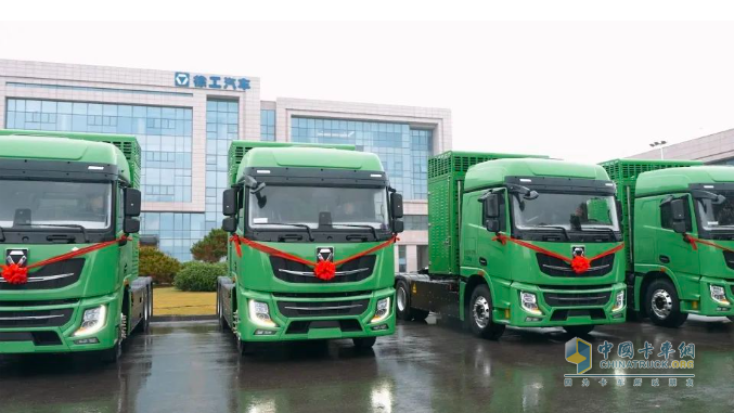 首批交付！徐工氫燃料牽引車交付張家港客戶