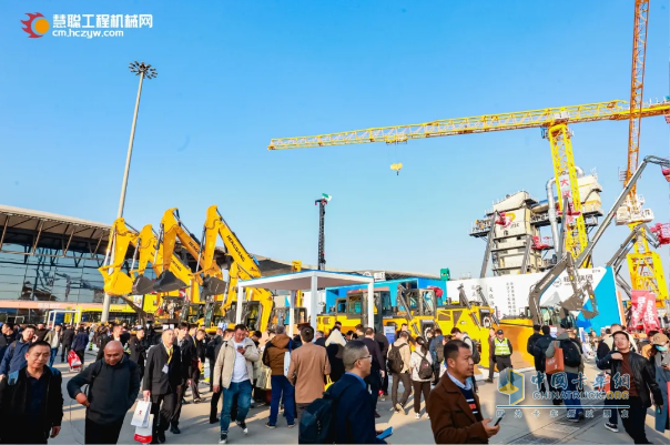 寶馬展榮耀見證，中集凌宇純電動攪拌車斬獲“2024工程機(jī)械行業(yè)TOP10年度榜·明星產(chǎn)品質(zhì)量之星獎”