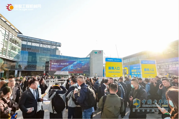 寶馬展榮耀見證，中集凌宇純電動攪拌車斬獲“2024工程機(jī)械行業(yè)TOP10年度榜·明星產(chǎn)品質(zhì)量之星獎”