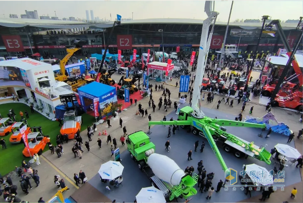 寶馬展榮耀見證，中集凌宇純電動攪拌車斬獲“2024工程機(jī)械行業(yè)TOP10年度榜·明星產(chǎn)品質(zhì)量之星獎”