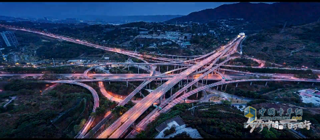 1號(hào)伙伴姜武攜江淮1卡，為城市的脈動(dòng)輸送活力與希望