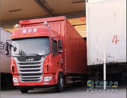 汽車配件運(yùn)輸28年 江淮格爾發(fā)讓他從跟車變老板