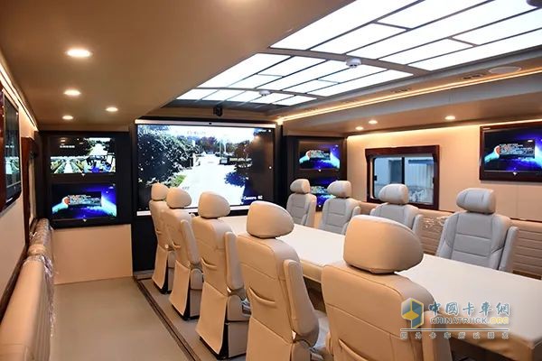 森源鴻馬通信指揮車(chē):應(yīng)急救援的 “智慧大腦” 與 “移動(dòng)堡壘”