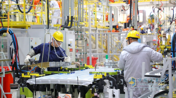 2025年?yáng)|風(fēng)輕型車向新再出發(fā)