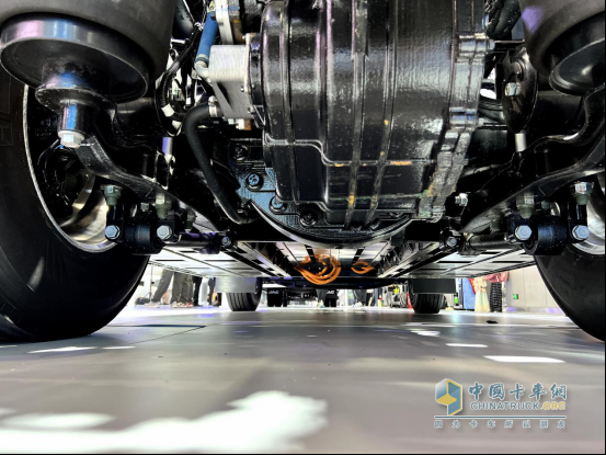 續(xù)航350公里可2C快充，面向快遞運(yùn)輸?shù)慕葱且玐5新能源牽引車