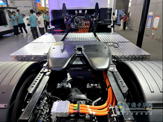 續(xù)航350公里可2C快充，面向快遞運(yùn)輸?shù)慕葱且玐5新能源牽引車