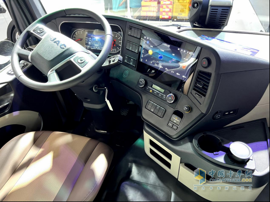 續(xù)航350公里可2C快充，面向快遞運(yùn)輸?shù)慕葱且玐5新能源牽引車