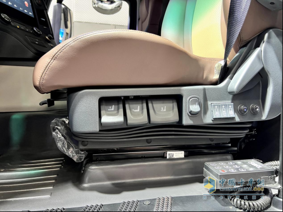 續(xù)航350公里可2C快充，面向快遞運(yùn)輸?shù)慕葱且玐5新能源牽引車