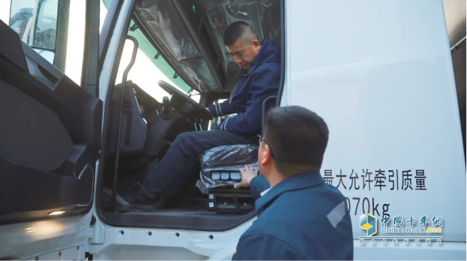 首批交付！徐工純電動牽引車開進山東聊城