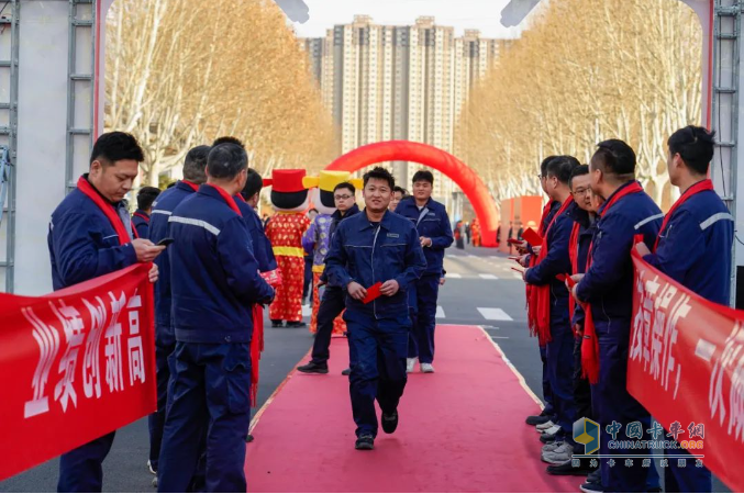 宇通專(zhuān)用車(chē)2025年開(kāi)工盛典燃情開(kāi)啟！