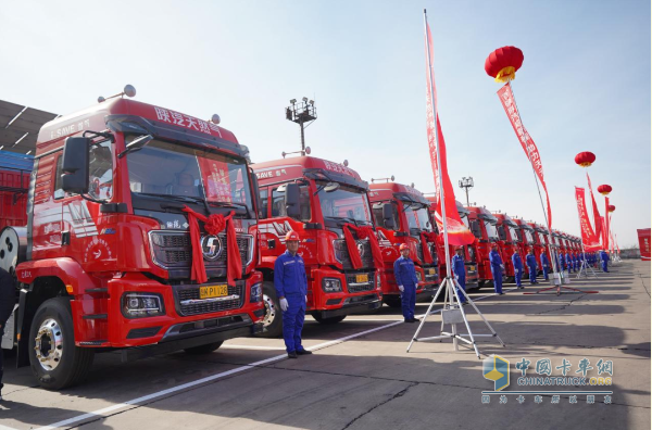 陜汽:百輛天然氣牽引車正式交付