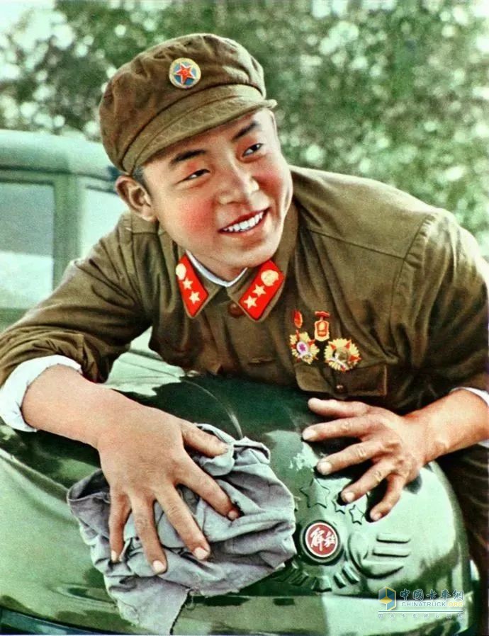 一汽解放與雷鋒生前所在部隊共建共育，致敬雷鋒同志！