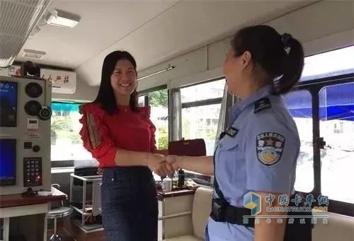 警務前移 觸角前伸—移動警務室以 “警” 護春色，用 “心” 筑平安