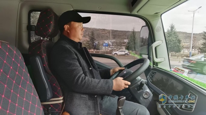 甘肅藥材販運(yùn)陳師傅:領(lǐng)航大G讓藥材運(yùn)輸更輕松