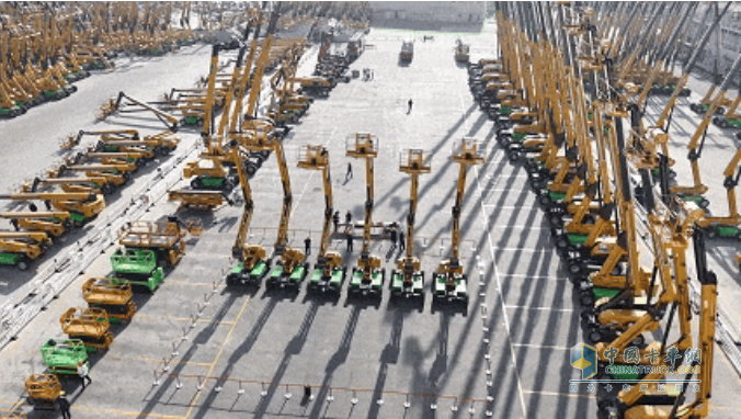 零距離、沉浸式！徐工高空作業(yè)機(jī)械邀客戶體驗(yàn)……