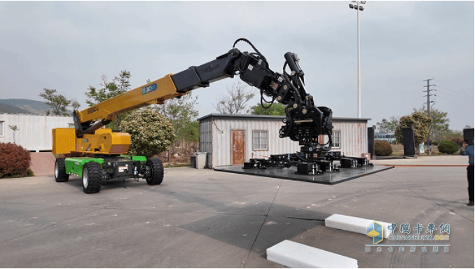 零距離、沉浸式！徐工高空作業(yè)機(jī)械邀客戶體驗(yàn)……