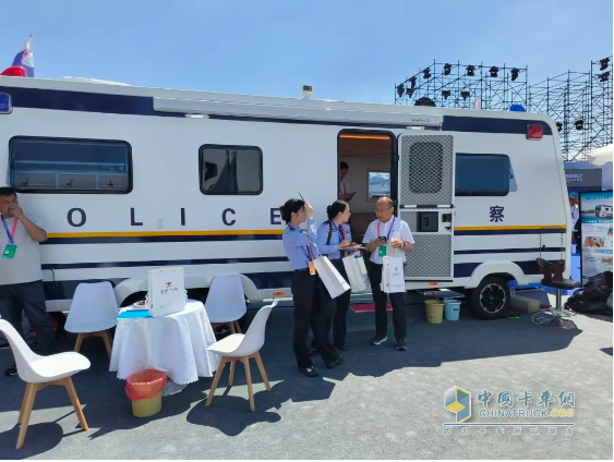 森源鴻馬閃耀第十二屆警用裝備博覽會:詮釋“移動通信指揮車平臺智能制造者”實力