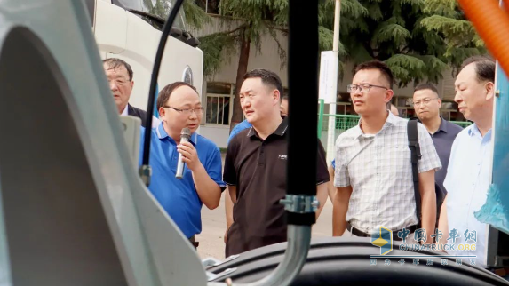 北京市住房和城鄉(xiāng)建設(shè)委員會、北京節(jié)能和資源綜合利用協(xié)會領(lǐng)導(dǎo)蒞臨中集車輛攪拌車業(yè)務(wù)集團(tuán)考察 共話新能源