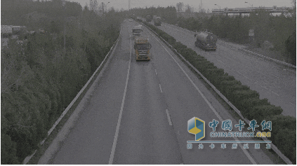 解放卡車：國車送國禮，犇！