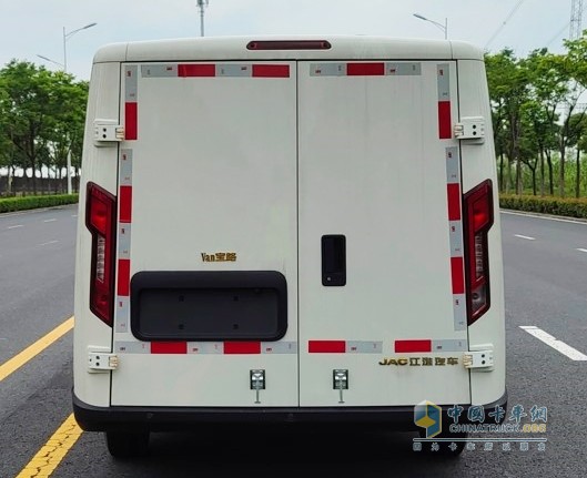 Van寶路冷藏車：城配冷鏈“掘金”利器，無(wú)懼“三高”挑戰(zhàn)