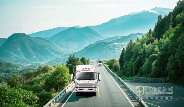 駿鈴A9-LNG版，高效更節(jié)能，行千里不“喘氣”