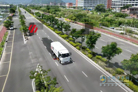福龍馬集團(tuán):超高效靜音純電動洗掃車潔凈效率雙在線