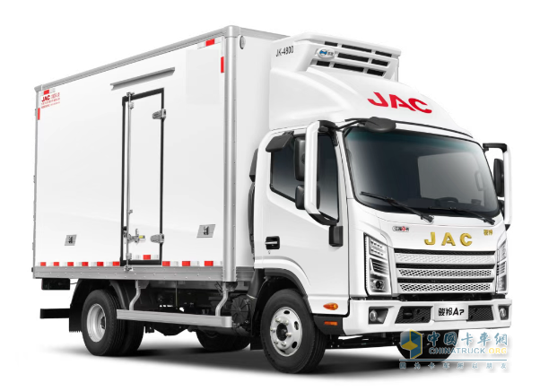 駿鈴A系斬獲“2025優(yōu)秀保值率車型” 5A標準引領(lǐng)行業(yè)價值新革命