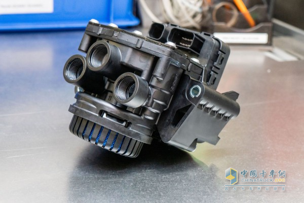 采埃孚:以創(chuàng)新驅(qū)動(dòng)多領(lǐng)域技術(shù)變革