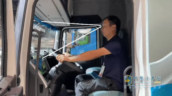 福田普羅科卡車低入口洗掃車耀目登場福田汽車2025年中商務(wù)會， 以科技重塑環(huán)衛(wèi)新標(biāo)桿