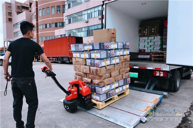 江淮新能源輕卡ES9：智能溫控系統(tǒng)攻克冬夏續(xù)航難題，保障運輸效能