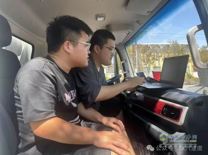 吐魯番高溫“試金”:陜汽技術(shù)實(shí)力鑄就卓越品質(zhì)