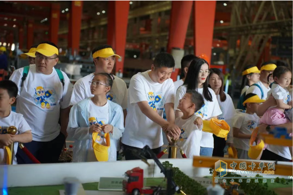 “未來工程師”哪里啟航？答案就在：徐工研學(xué)之旅！