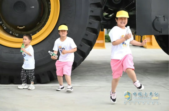 “未來工程師”哪里啟航？答案就在：徐工研學(xué)之旅！