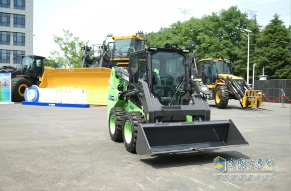 “未來工程師”哪里啟航？答案就在：徐工研學(xué)之旅！