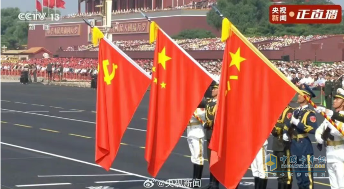 見(jiàn)證榮耀時(shí)刻！徐工成套裝備硬核保障，楊東升受邀現(xiàn)場(chǎng)觀禮