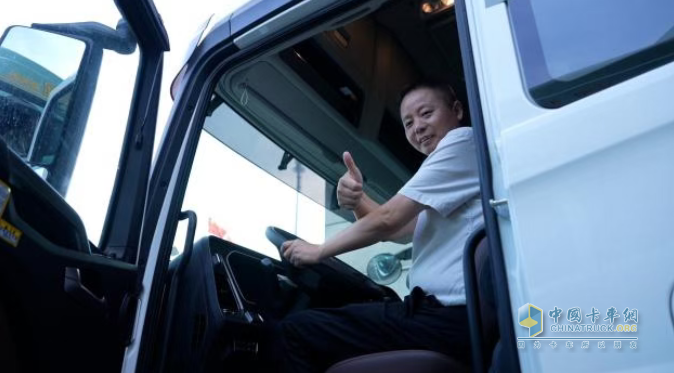 絲路新紐帶·聯(lián)運通全球—解放鷹途、J7創(chuàng)領(lǐng)版助陣“跨境物流論壇”