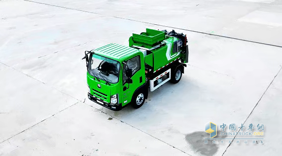 窄巷收運(yùn)無憂!宇通4噸純電動餐廚垃圾車全新上市！